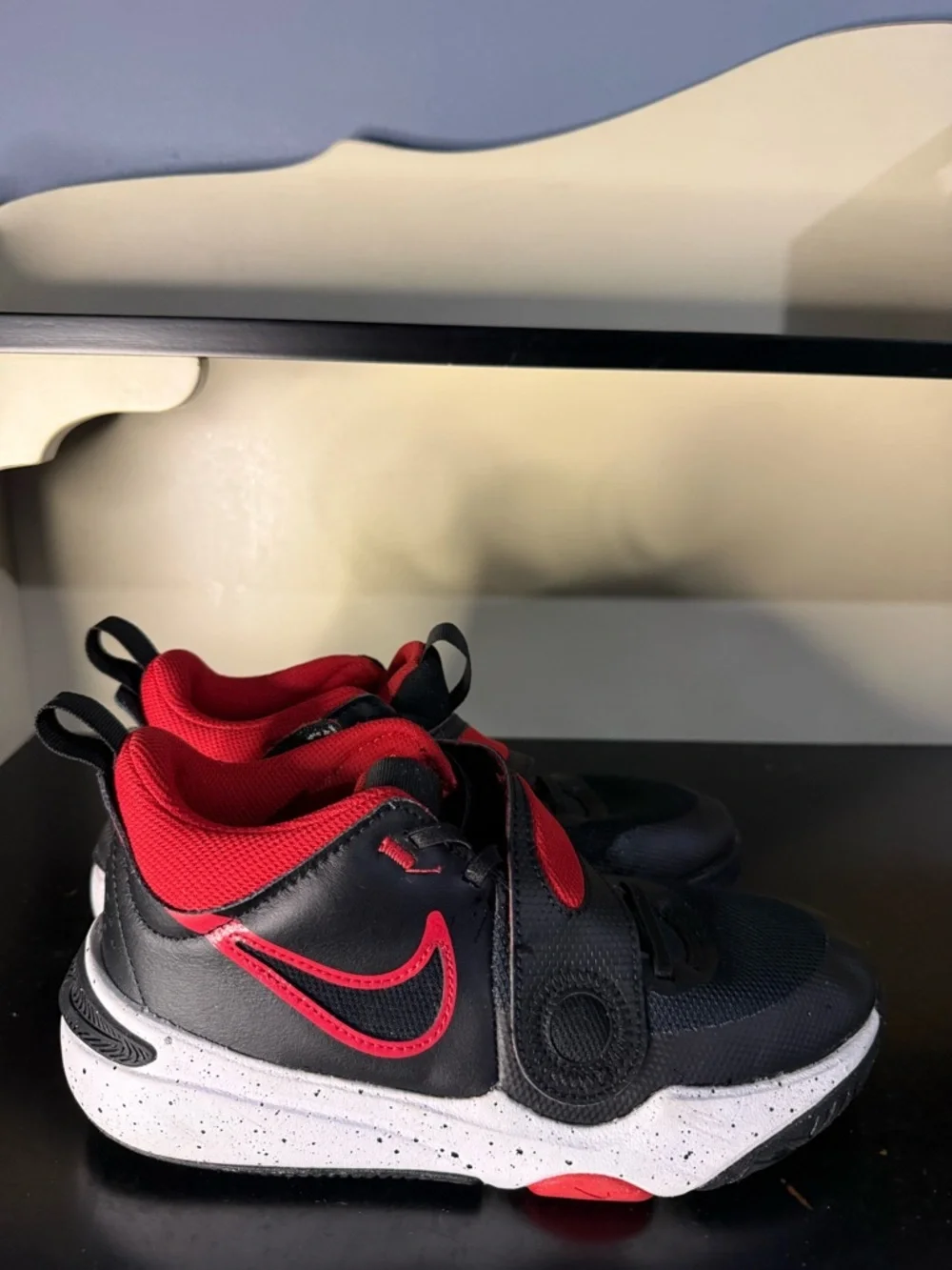Nike Kids Black and Red Athletic Sneakers with White Speckled Midsole